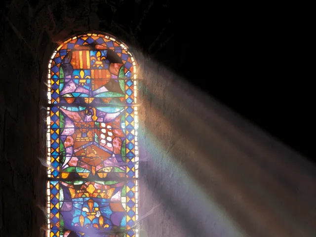 Raam van een kerk