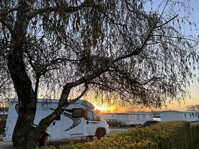 Camperplaatsen waalstrand Nijmegen