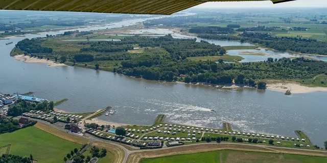 camping waalstrand nijmegen foto