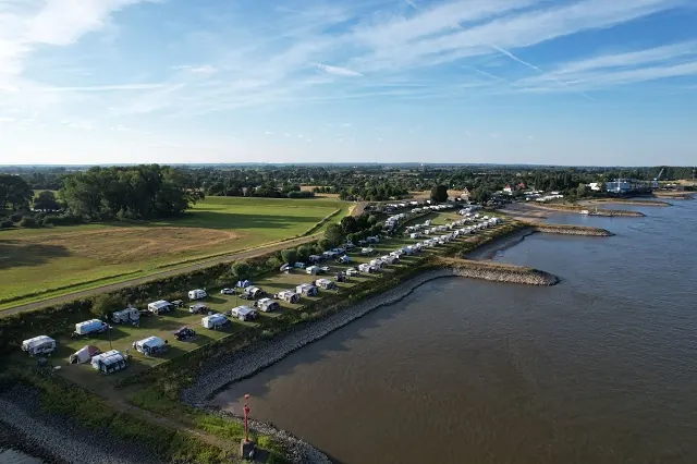 camping waalstrand nijmegen luchtfoto