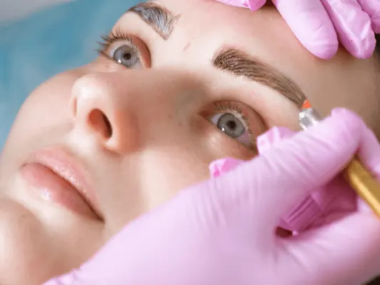 Permanente make-up: De voordelen & overwegingen.