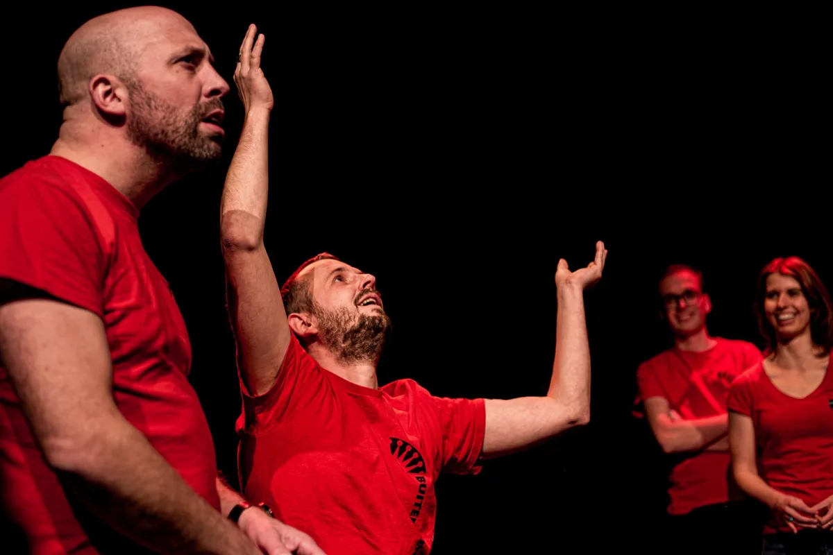 Buiten Bereik speelt improvisatievoorstelling in Het Badhuis